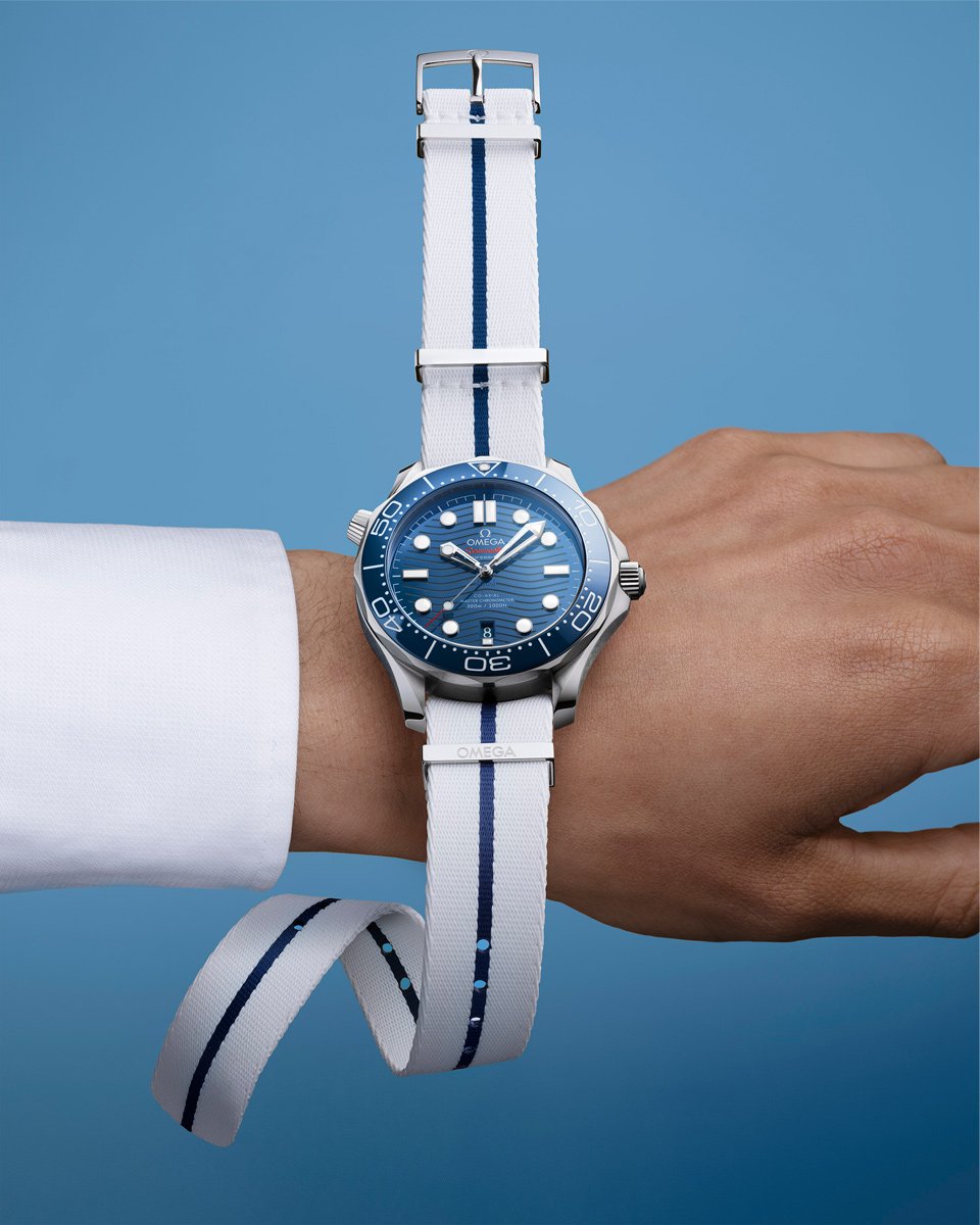 腕時計を着替える愉しみ オメガ Natoストラップ の新作がすごい Forza Style ファッション ライフスタイル フォルツァスタイル