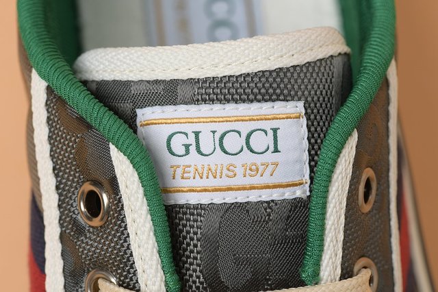 グッチ テニス 1977】グッチの新作スニーカーはロゴのインパクトが別格 