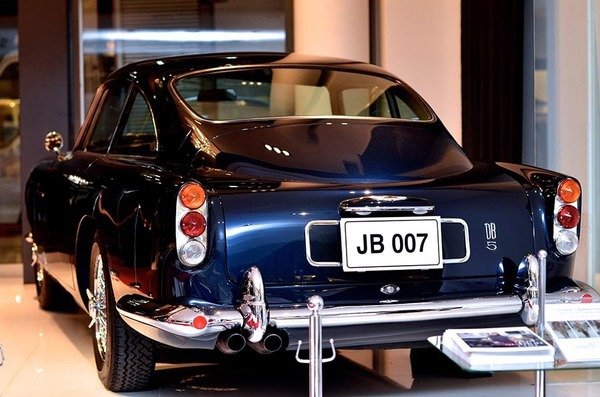 007人気の火付け「ボンドカー」が、 ヴァルカナイズ・ロンドン 青山店