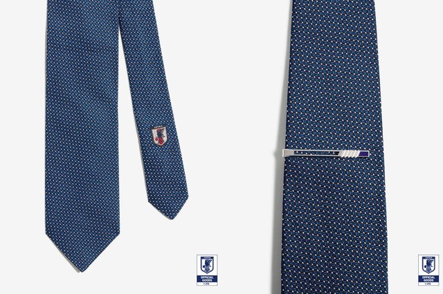 仕事を決めに行くスーツは、ダンヒルの「SAMURAI BLUE」を颯爽と