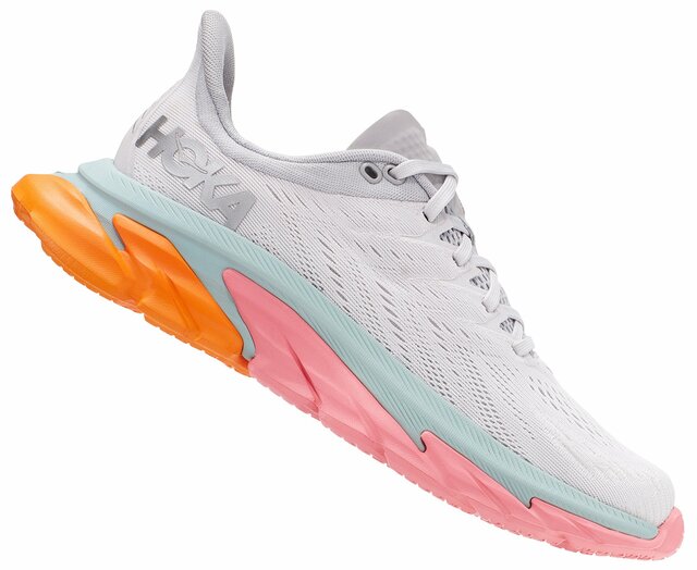 HOKA ONE ONE革新技術の頂点、新作「CLIFTON EDGE」でどこまでも走れる